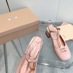 Обновленная версия miumiu весна-лето 2023 года： туфли-лодочки с к