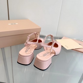 Обновленная версия miumiu весна-лето 2023 года： туфли-лодочки с к