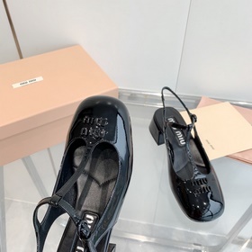 Обновленная версия miumiu весна-лето 2023 года： туфли-лодочки с к