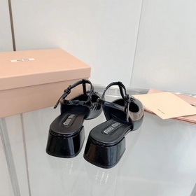 Обновленная версия miumiu весна-лето 2023 года： туфли-лодочки с к