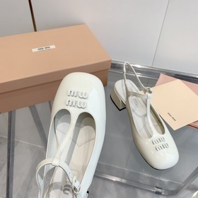 Обновленная версия miumiu весна-лето 2023 года： туфли-лодочки с к