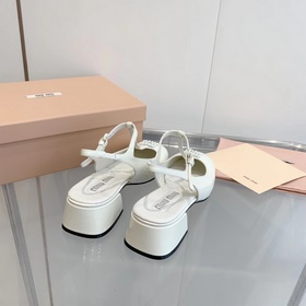 Обновленная версия miumiu весна-лето 2023 года： туфли-лодочки с к