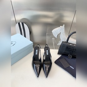 Покупка по доверенности PRADA 2023 весна, новейшая и популярная с