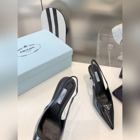 Покупка по доверенности PRADA 2023 весна, новейшая и популярная с
