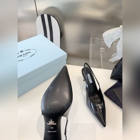 Покупка по доверенности PRADA 2023 весна, новейшая и популярная с