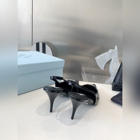 Покупка по доверенности PRADA 2023 весна, новейшая и популярная с