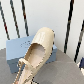 PRADA Новая коллекция весна-лето 2023 от Prada, впечатляет своим