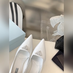 Заказ на покупку PRADA 2023 весна, новейшая и популярная серия, о