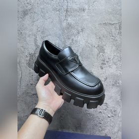Новый треугольный логотип Prada из эмали, туфли с круглым носком,