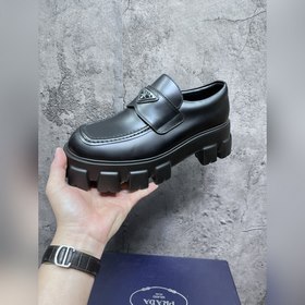 Новый треугольный логотип Prada из эмали, туфли с круглым носком,