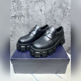 Новый треугольный логотип Prada из эмали, туфли с круглым носком,