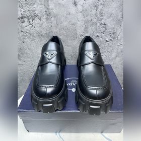 Новый треугольный логотип Prada из эмали, туфли с круглым носком,