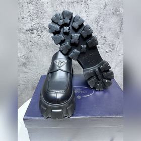 Новый треугольный логотип Prada из эмали, туфли с круглым носком,