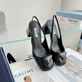 Сандалии Prada с треугольным логотипом и толстым каблуком Материа