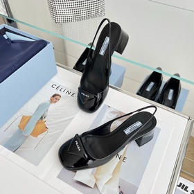 Сандалии Prada с треугольным логотипом и толстым каблуком Материа