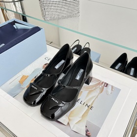 Prada Треугольные туфли на толстом каблуке с ремешком | Уровень п
