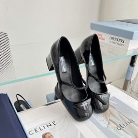 Prada Треугольные туфли на толстом каблуке с ремешком | Уровень п