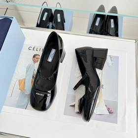 Prada Треугольные туфли на толстом каблуке с ремешком | Уровень п