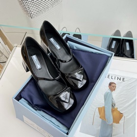 Prada Треугольные туфли на толстом каблуке с ремешком | Уровень п