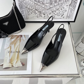 Prada. Туфли на каблуке с заостренным носком и ремешком сзади Мат