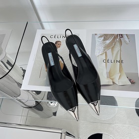 Prada. Туфли на каблуке с заостренным носком и ремешком сзади Мат