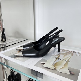 Prada. Туфли на каблуке с заостренным носком и ремешком сзади Мат