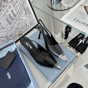 Prada. Туфли на каблуке с заостренным носком и ремешком сзади Мат