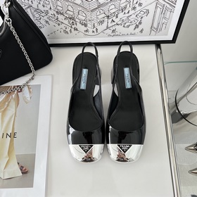 Сандалии Prada с толстым каблуком и задним ремешком | Высочайшее
