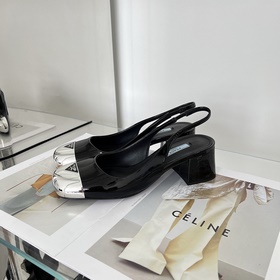 Сандалии Prada с толстым каблуком и задним ремешком | Высочайшее 