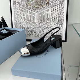 Сандалии Prada с толстым каблуком и задним ремешком | Высочайшее 