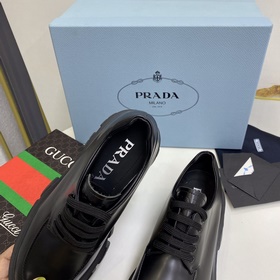 Обновленная версия популярной классической обуви Prada на толстой