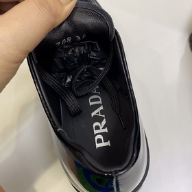 Обновленная версия популярной классической модели Prada на толсто