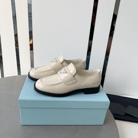 2023 PRADA Классические туфли-лоферы Слегка закругленный квадратн