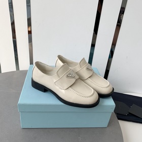 2023 PRADA Классические туфли-лоферы Слегка закругленный квадратн