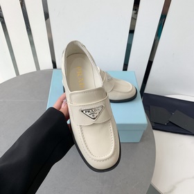 2023 PRADA Классические туфли-лоферы Слегка закругленный квадратн