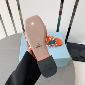 2023 — PRADA Плетеные цветы с вышивкой, плоские сандалии, новейша