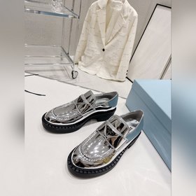 Prada 2023 Новогодний ретро-модель с треугольной пряжкой и толсто