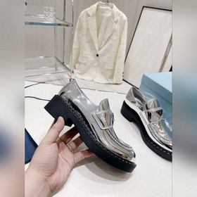 Prada 2023 Новогодний ретро-модель с треугольной пряжкой и толсто
