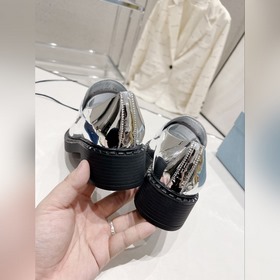 Prada 2023 Новогодний ретро-модель с треугольной пряжкой и толсто