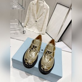 Prada 2023 Новогодняя коллекция. Ретро-лодочки с треугольной пряж