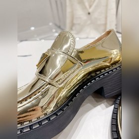 Prada 2023 Новогодняя коллекция. Ретро-лодочки с треугольной пряж