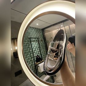 Prada. Официальный сайт Prada представляет новейшую модель лофей.