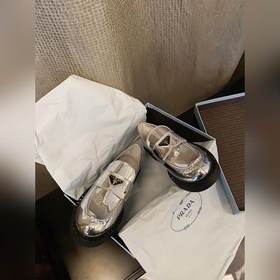 Prada. Официальный сайт Prada, новейшая модель лофей, высокое кач