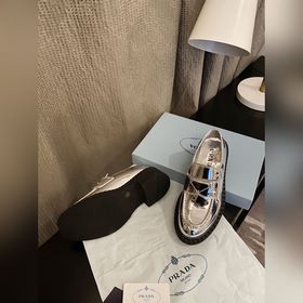 Prada. Официальный сайт Prada, новейшая модель лофей, высокое кач