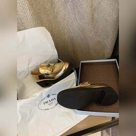 Prada. Официальный сайт Prada. Новейшая модель лофей. Высокое кач