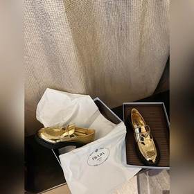 Prada. Официальный сайт Prada. Новейшая модель лофей. Высокое кач