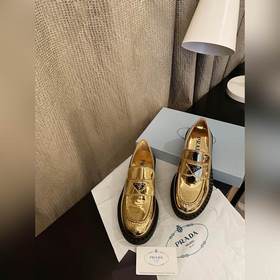 Prada. Официальный сайт Prada. Новейшая модель лофей. Высокое кач