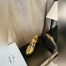 Prada. Официальный сайт Prada. Новейшая модель лофей. Высокое кач