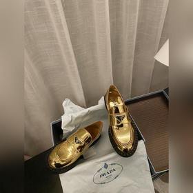 Prada. Официальный сайт Prada. Новейшая модель лофей. Высокое кач