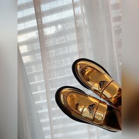 Prada. Официальный сайт Prada. Новейшая модель лофей. Высокое кач